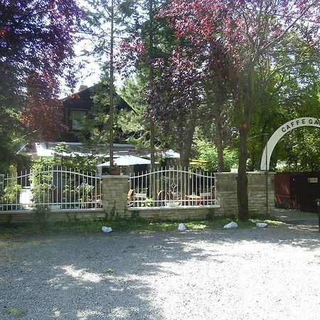 Garden Etterem Kavezo Es Panzio Tahitotfalu Ngoại thất bức ảnh